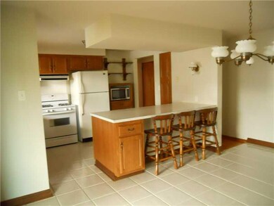 Kitchen. Updated Ceramic Kitchen W/Breakfast Penin