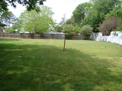 915 Oakley Ave, Roanoke Rapids, NC 27870 - photo 2