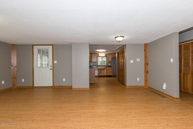 612 E Green St, Marshall, MI 49068 - photo 3