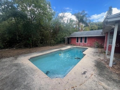 14704 Carnation Dr, Tampa, FL 33613 - photo 2