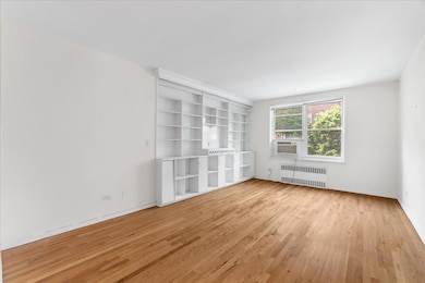 The Balfour unit A33, Forest Hills, NY 11375 - photo 2