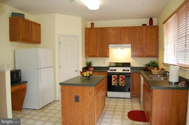 2719 Thornbrook Ct, Odenton, MD 21113 - photo 3