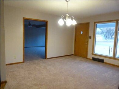 Bright Livingroom with large Picture Windows