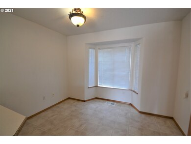 221 W Lincoln St, Carlton, OR 97111 - photo 6