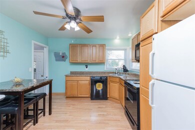 1040 Sheerer Ave, Waterloo, IA 50701 - photo 6