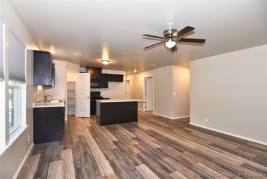 652 E 54th St N, Tulsa, OK 74126 - photo 2