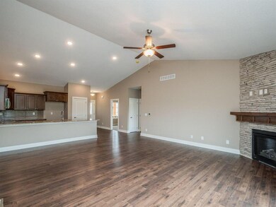 9956 Thorton Dr, Grimes, IA 50111 - photo 5