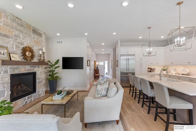 1015 S 90th Ct, Omaha, NE 68114 - photo 4