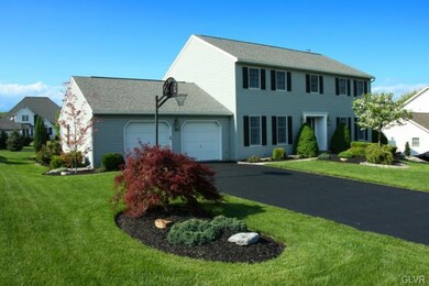 1113 Candlewycke Dr, Laurys Station, PA 18059 - photo 3
