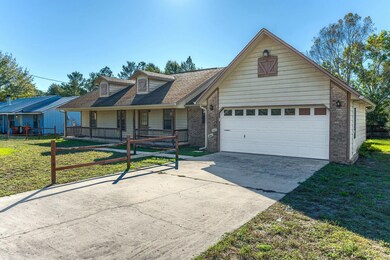 403 Juniper Dr, Crestview, FL 32536 - photo 2
