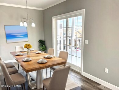 Staged Dining