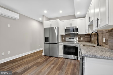 1924 N Front St unit 204, Philadelphia, PA 19122 - photo 4