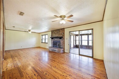 1003 County Road 4797, Springtown, TX 76082 - photo 4