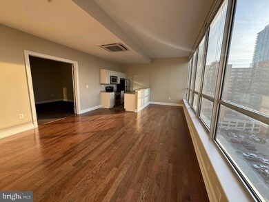 2040 Market St unit PH04, Philadelphia, PA 19103 - photo 3