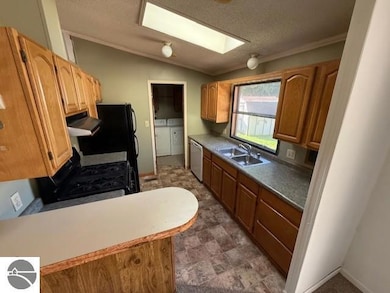 520 Moyer Ave, Alma, MI 48801 - photo 5