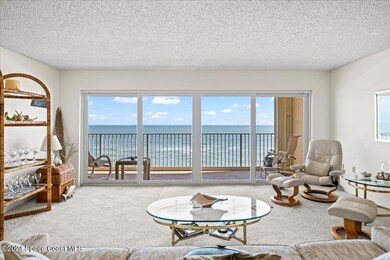 Living Room Meets Endless Horizon