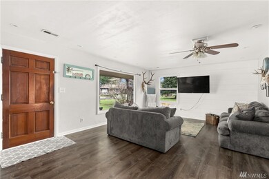 660 Willapa Fourth St, Raymond, WA 98577 - photo 6