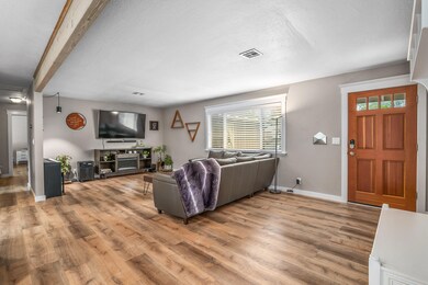 122 Saradan Ln, Grants Pass, OR 97527 - photo 6