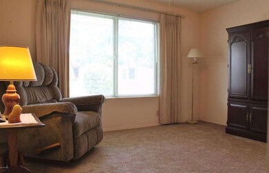 Private guest bedroom & bathroom