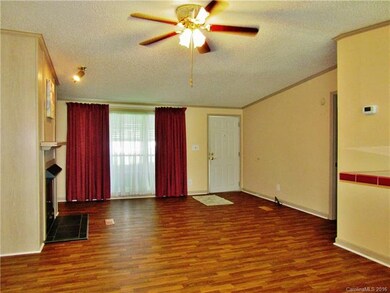 GREAT ROOM W/ DINING AREA