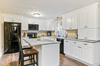 6 Quincy Rd unit B, Londonderry, NH 03053 - photo 2