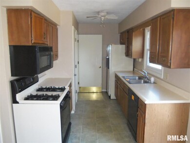 3517 N Pine St, Davenport, IA 52806 - photo 3