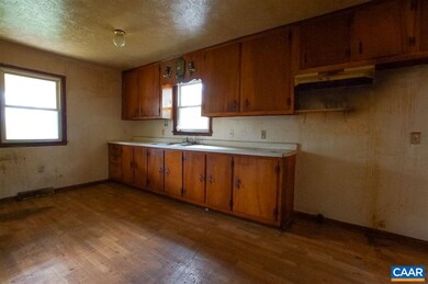 417 N Augusta Ave, Waynesboro, VA 22980 - photo 6