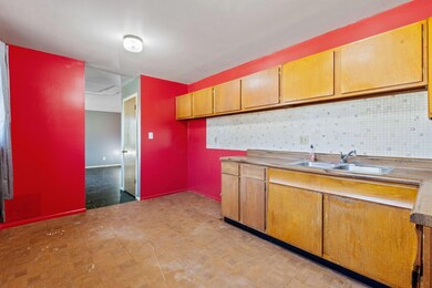 Eat-In Kitchen