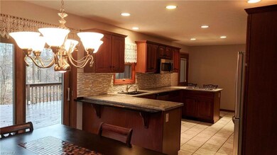 Eat-in Kitchen with Carefree Ceramic Floor