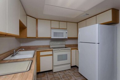 7940 E Camelback #404 Kitchen 2