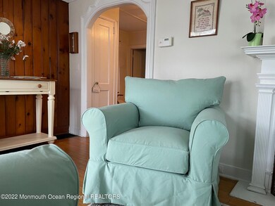 1 new liv room chair