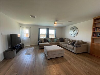 2606 Spring Time Dr, Ennis, TX 75119 - photo 4