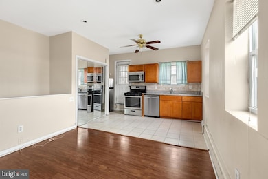 2100 S Lambert St unit 2, Philadelphia, PA 19145 - photo 5