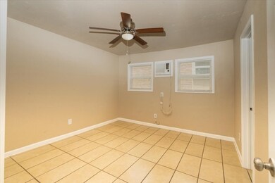 3045 Golfcrest Blvd unit 10, Houston, TX 77087 - photo 7
