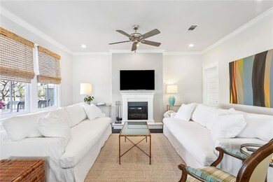LIVING ROOM
16'10