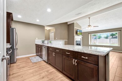 4326 Lucian Ln, Friendswood, TX 77546 - photo 5