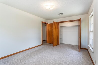 1711 E Garnett St, Gainesville, TX 76240 - photo 5