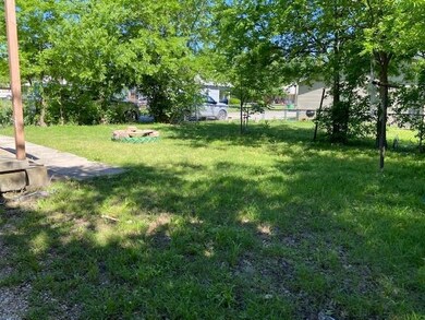 110 S Howeth St, Gainesville, TX 76240 - photo 5