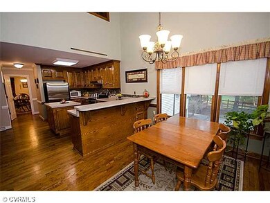 Kitchen - Spacious and open eat in kitchen