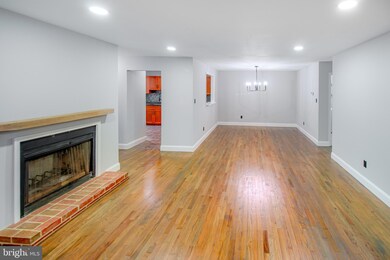 9933 Oakton Terrace Rd unit 9933, Oakton, VA 22124 - photo 4