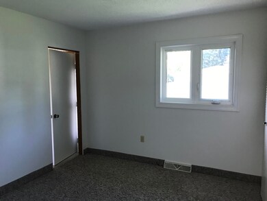 1306 3rd Ave NW, Jamestown, ND 58401 - photo 5