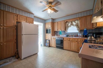 109 Richardson kitchen.2jpg