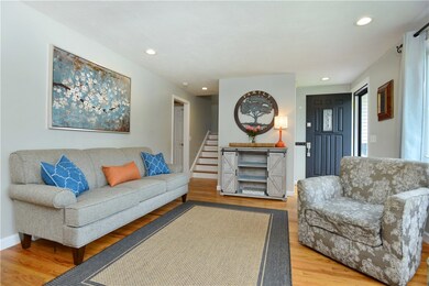 42 Tomahawk Ct, Warwick, RI 02886 - photo 2