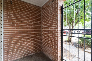 1404 Walnut Bend Ln unit 23, Houston, TX 77042 - photo 3