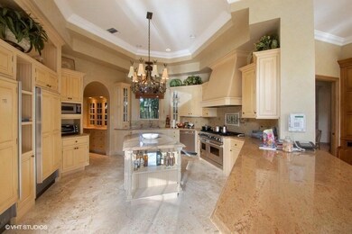 05_7582IslaVerdeWay_5_Kitchen_LowRes