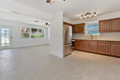 323 W Pine St Lantana FL 33462-large-007