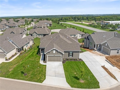 8263 Aurora St, Lenexa, KS 66220 - photo 3