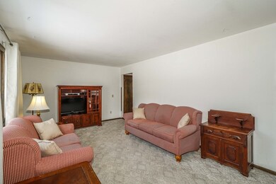 2622 S Elmwood Cir W, Cross Plains, WI 53528 - photo 2