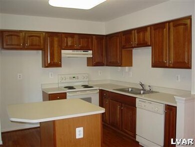 4543 Jasmine Dr, Center Valley, PA 18034 - photo 3