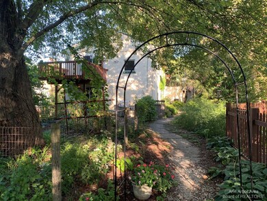 8 Jefferson Ct, Ann Arbor, MI 48103 - photo 2